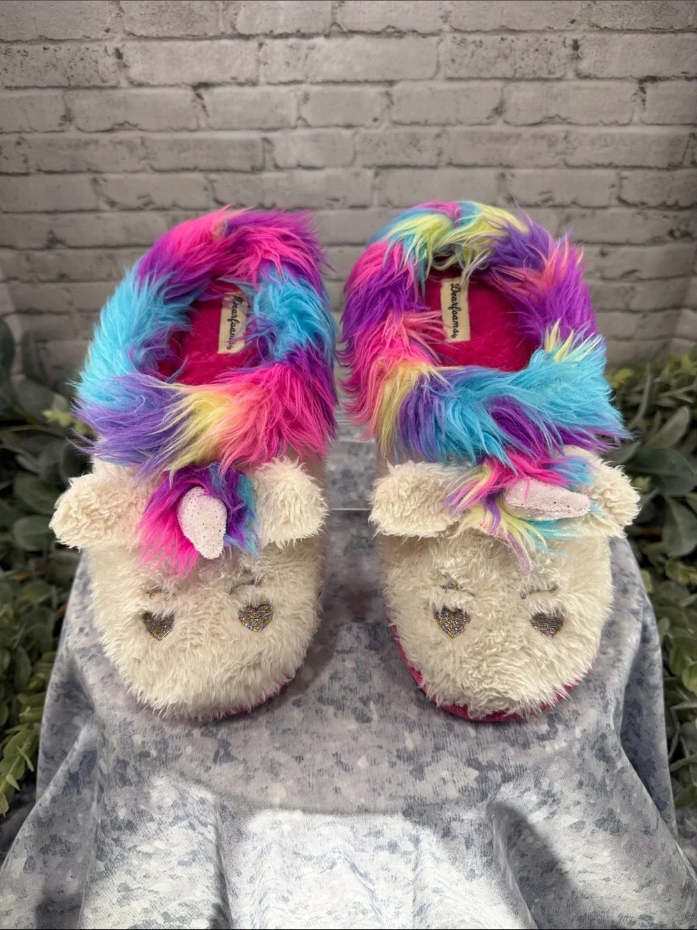 DEARFOAMS - White Fuzzy Plush 3D Unicorn Slippers - Girls 2-3 🦄 EUC